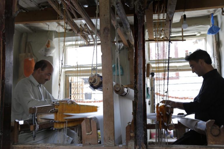 The Role of Kashmiri Artisans in Preserving Pashmina Craft